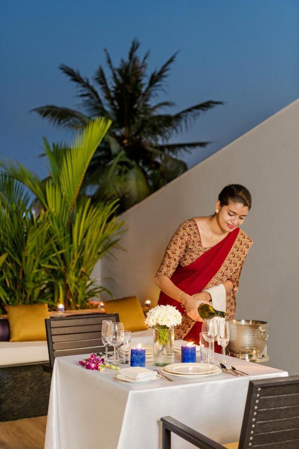 Vivanta تريفِندرم المظهر الخارجي الصورة A hotel staff in India